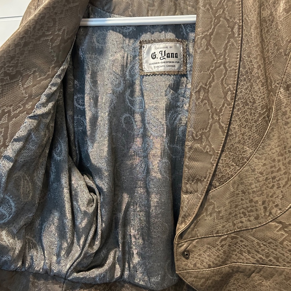 Authentic Canadian Sheepskin Leather Jacket - Picture 4 of 5